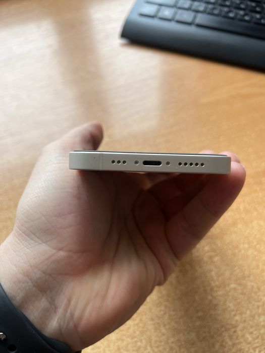 iPhone 13/128 GB White | 86% | Face ID | R-SIM