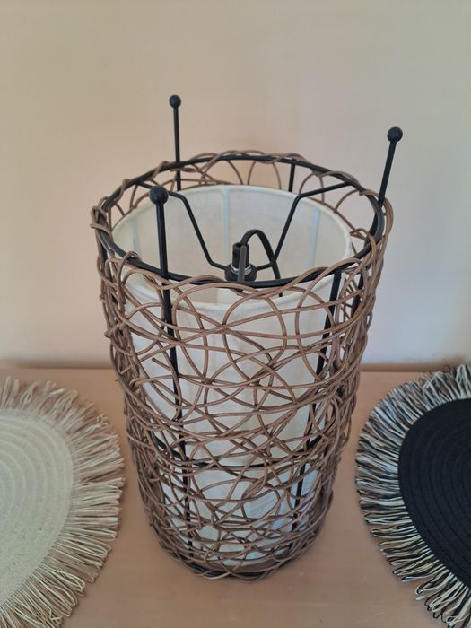 Stylowa lampa na stolik
