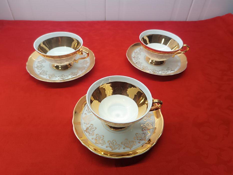 Conjunto de 3 Chávenas de Chá e Pires Antigos da Vista Alegre.