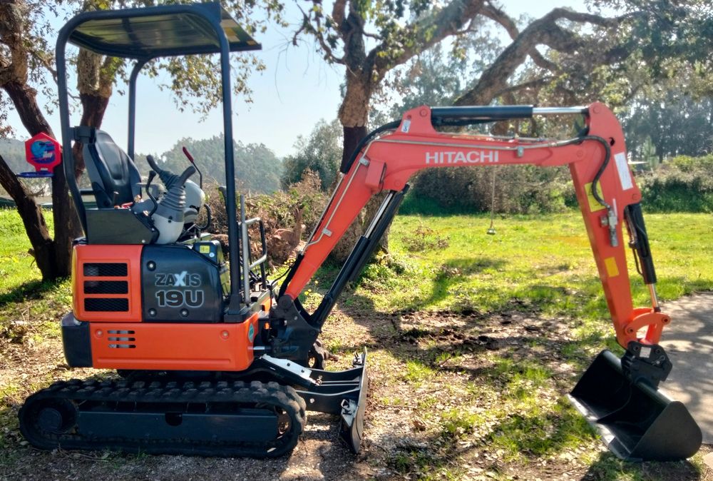 Mini Escavadora Giratória HITACHI ZAXIS 19U