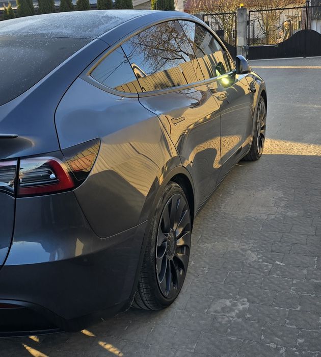 Tesla model Y performance