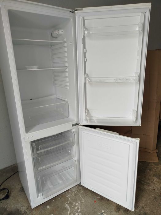 Frigorifico Combinado  marca Becken modelo ECO 260 A+