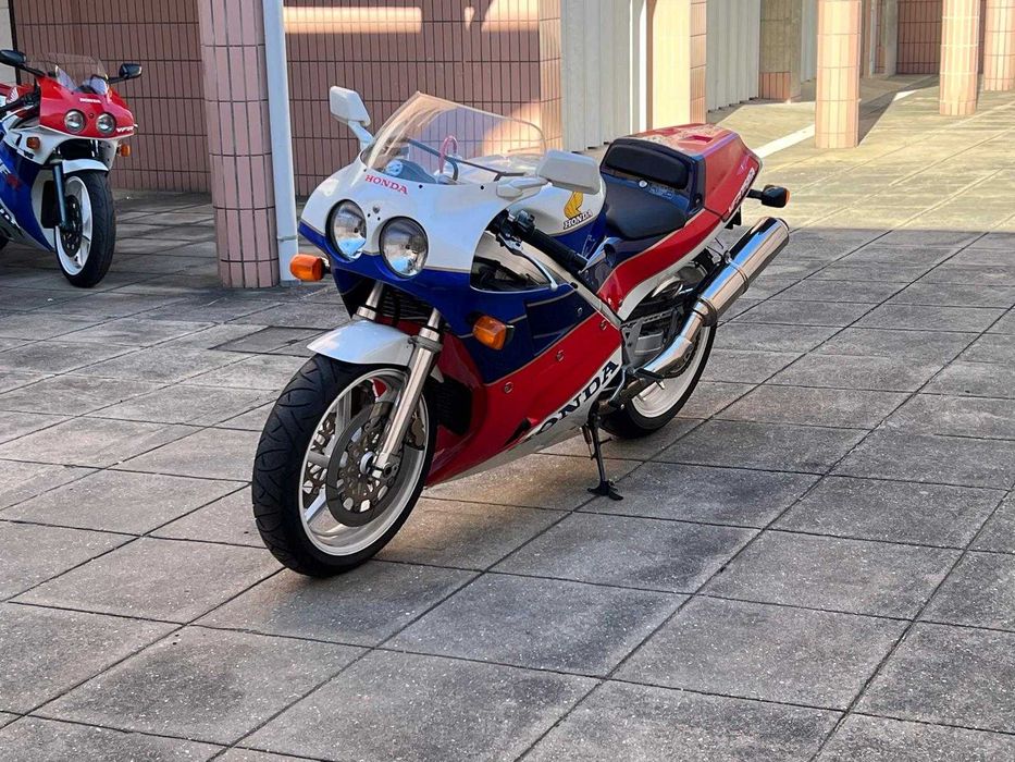 Honda RC30 VFR750R