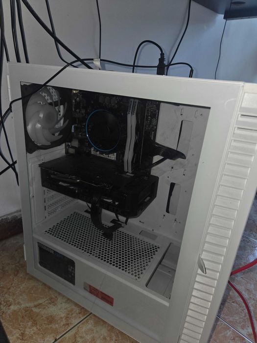 PC Gaming com monitore e cadeira
