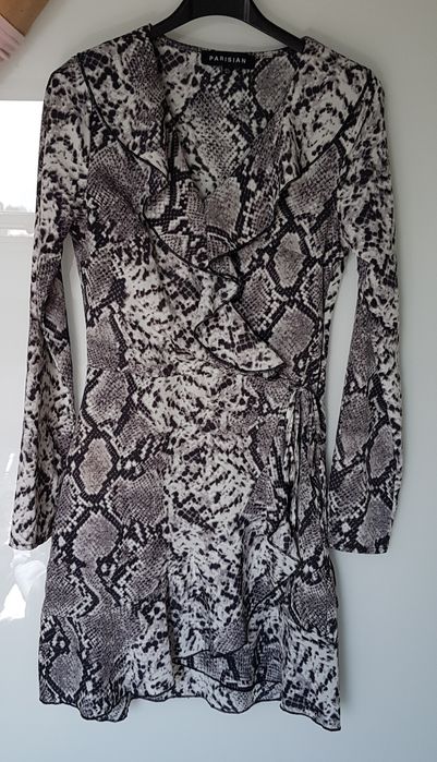 Sukienka wężowa Parisian