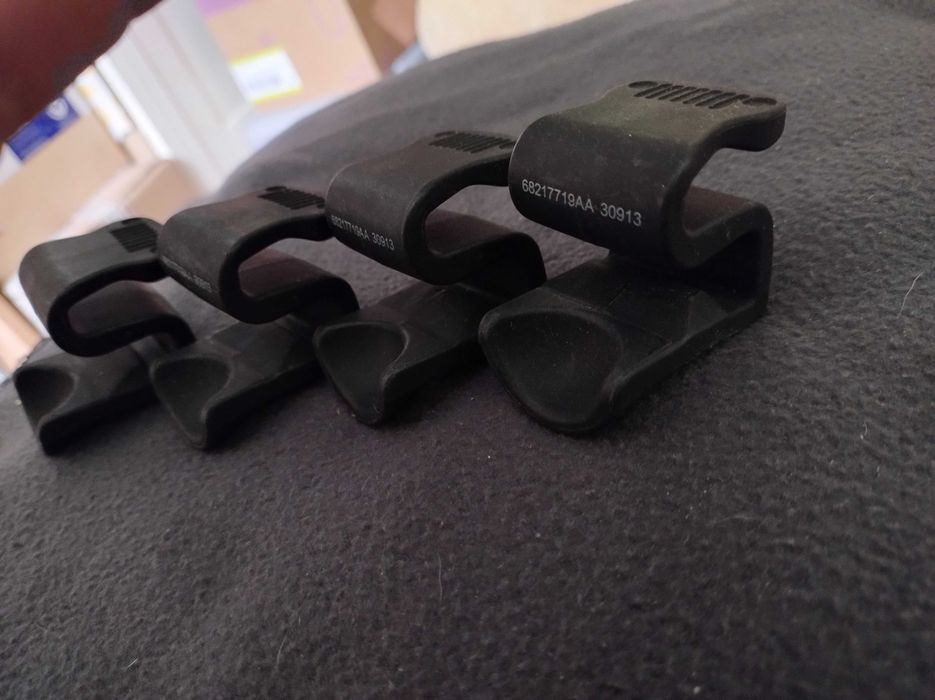 Komplet Wieszaków Do Bagażnika Jeep Cherokee