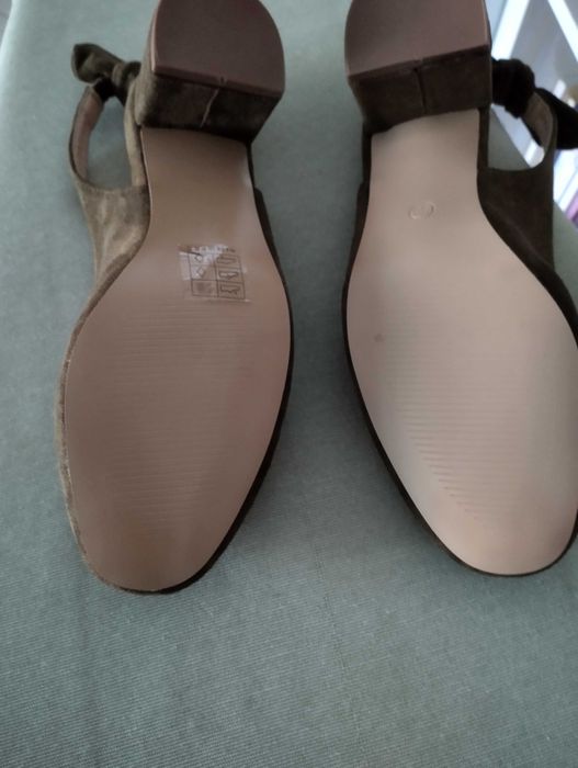 Sapatos novos camurça e 1 pele