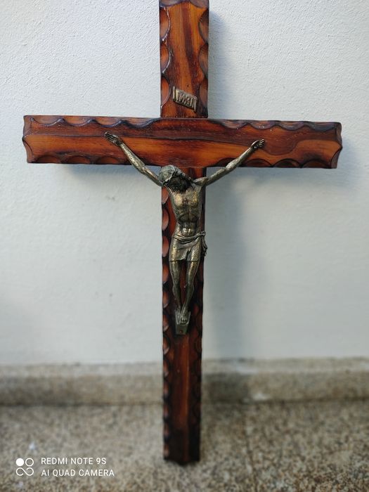 Crucifixos e Santos