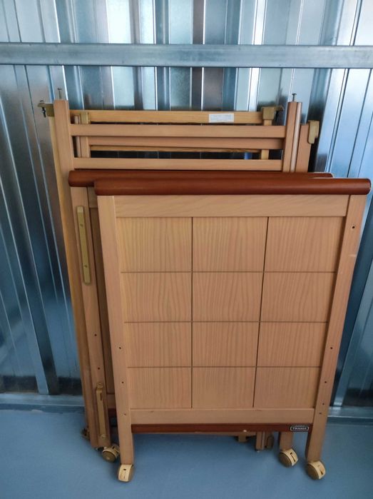 Camas de bebé variadas se