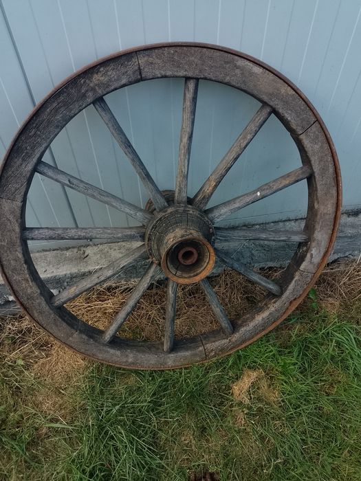 Drewniane koła do wozu.