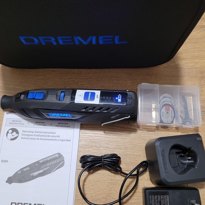 Dremel 8260 із безщітковим і Гравер Дремель (Factory Reconditioned)