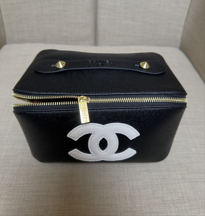 Kosmetyczka CC czarna z białym Logo