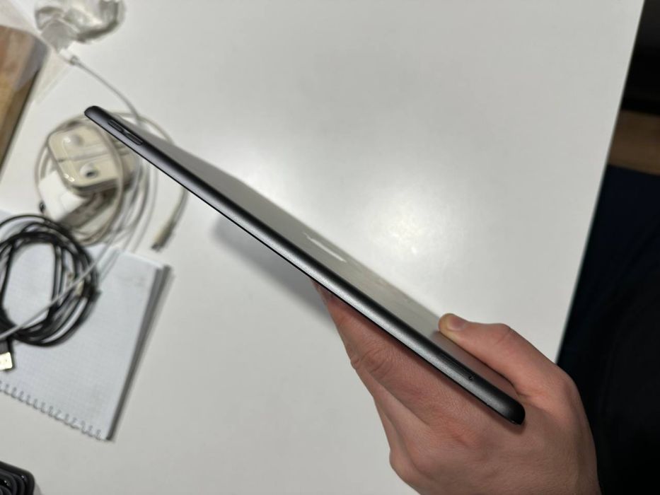 Apple Ipad 7 128GB Wi-FI (+ чохол)