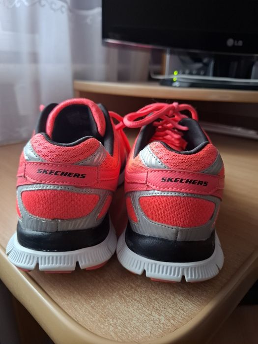Кроссовки"Skechers" 39 размер