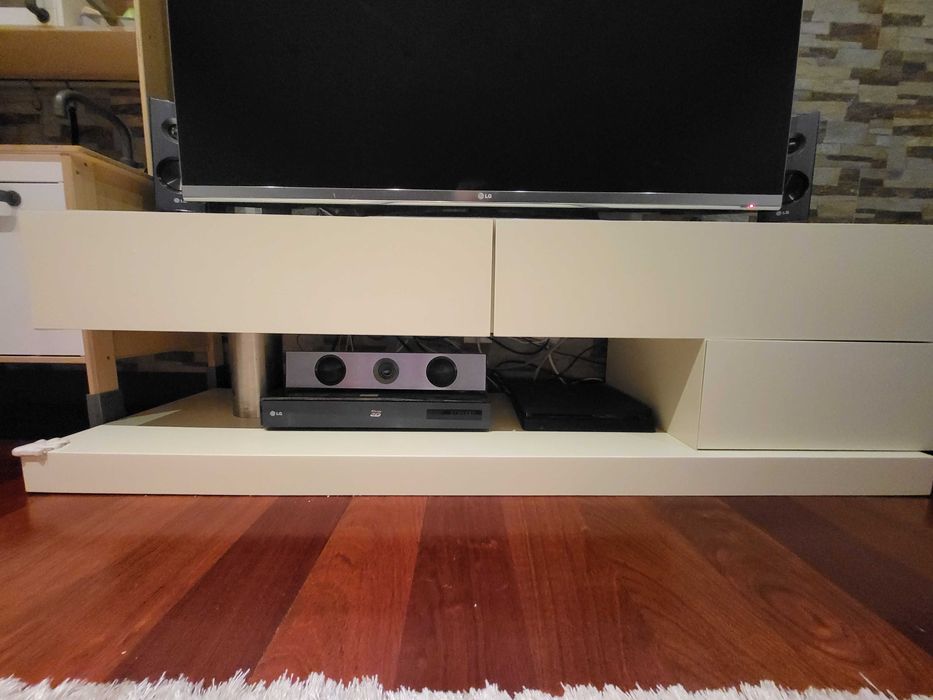 Móvel Tv lacado com 4 gavetas forradas cp 2,60