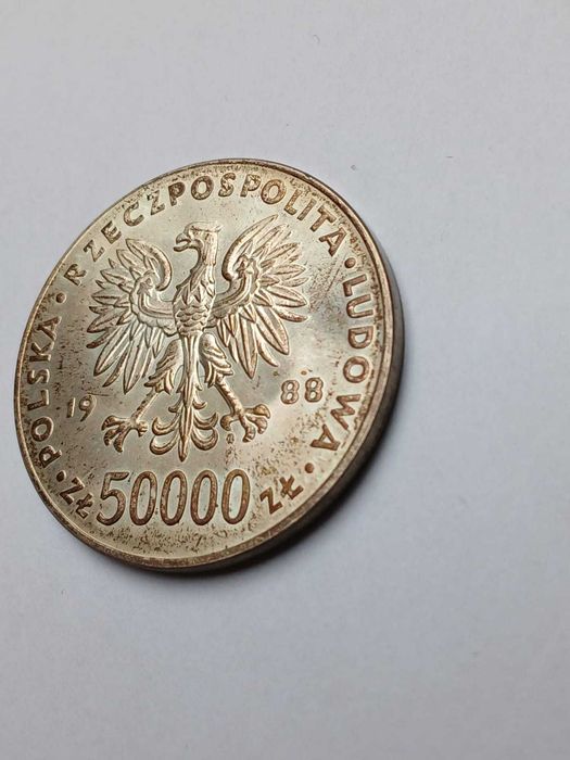 Sprzedam srebrną monetę Józef Piłsudski 50000zł z 1988r.