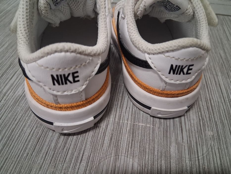 Sapatilhas de crianca