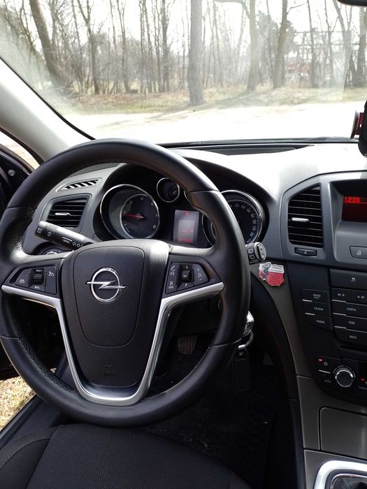 Opel Insignia, salon polska