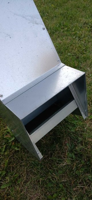 duży nierdzewny "karmnik" dla kur lub psa