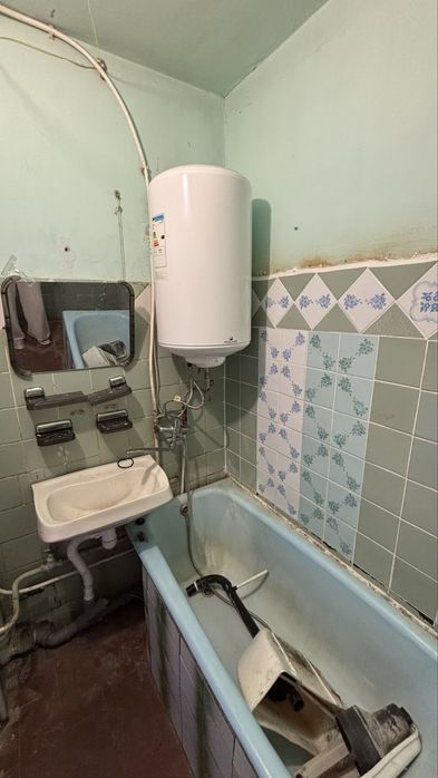 Продам двохкімнатну квартиру (можливий торг)