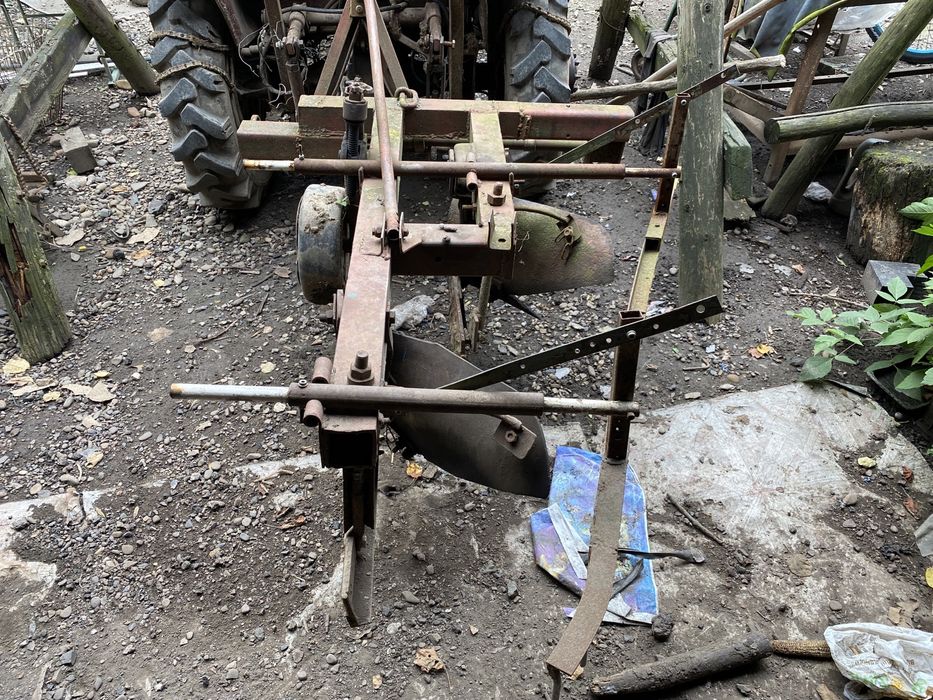 Двухкорпусний плуг