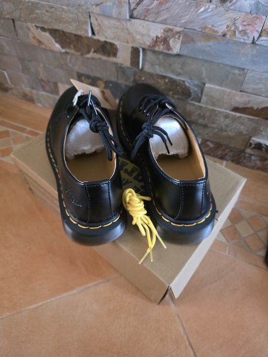 Sapatos dr. Martens 
Numero 41 ( calça 40.5