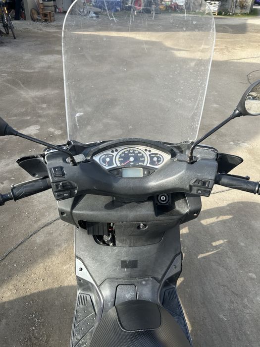 Yamaha Xmax 25 .