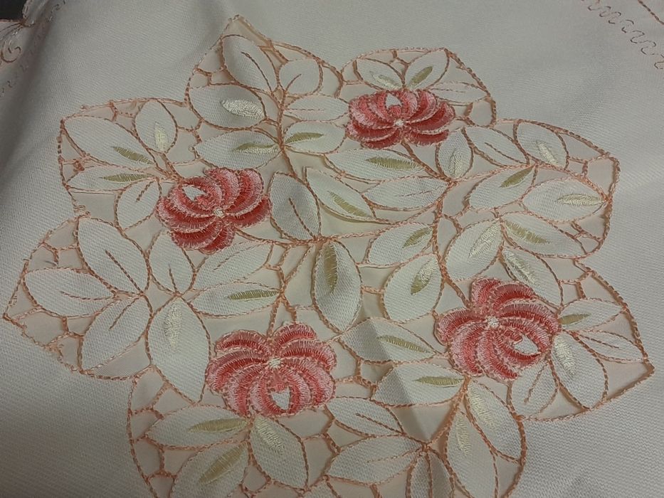 Fronhas de decoração bordadas com fecho