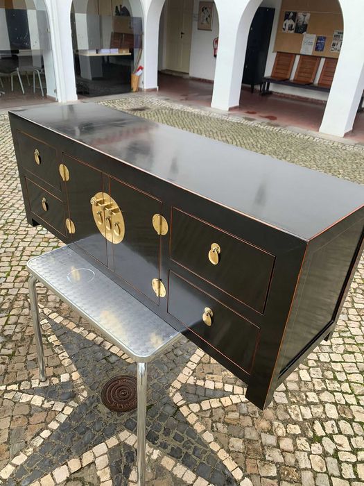 Elegante Aparador / Móvel Estilo Oriental