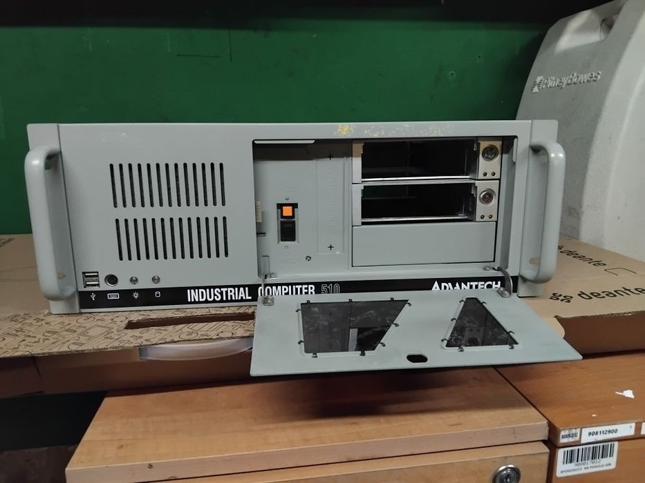 Adventech IPC-510 Komputer przemysłowy do sterowni RACK 4U  Intel Duo