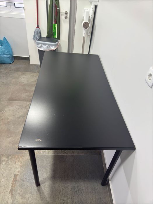 Vendo mesa de cozinha 150x75x70 e mais 3 cadeiras