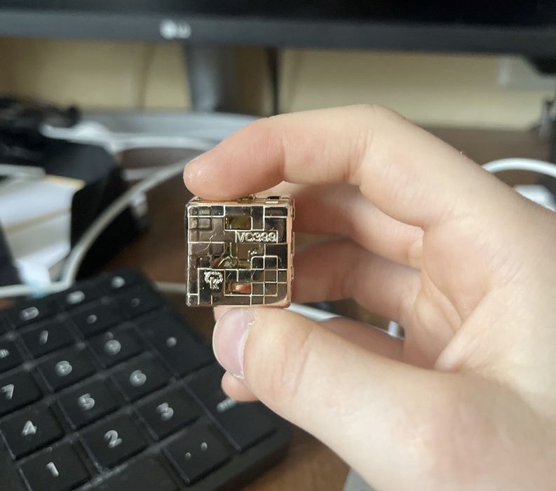 Обміняю золотий блок на інші фігурки кіндер джой майнкрафт