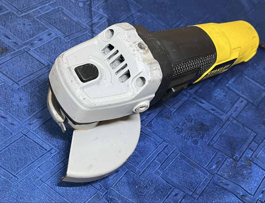 Stanley FATMAX FME822 Болгарка 125мм 850Вт