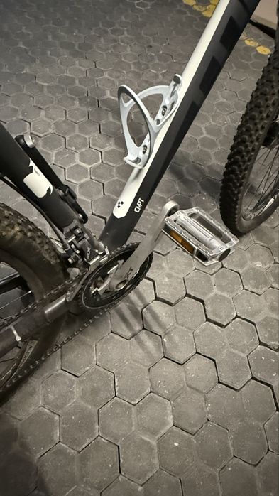 Bicicleta (CUBE hardtail de BTT)