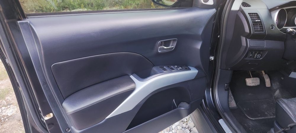Продам Mitsubishi Outlender XL