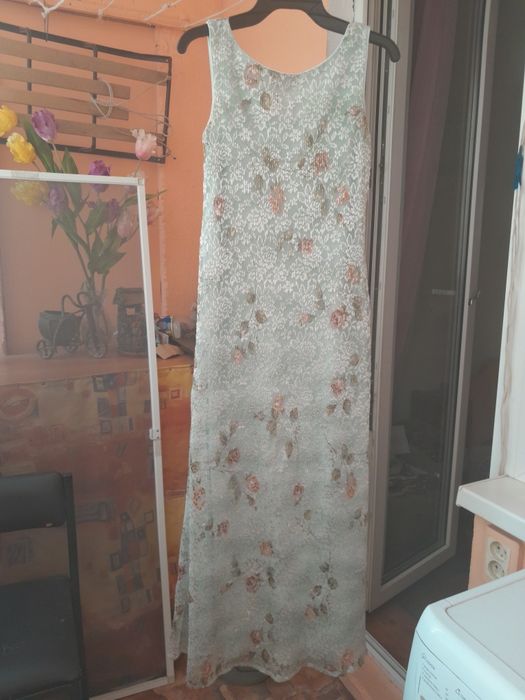 Продам платье  ( вечернее, бальное)42-44, торг, есть олх доставка