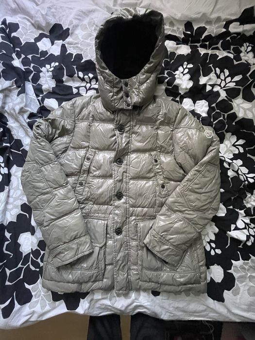 Пуховик від Moncler