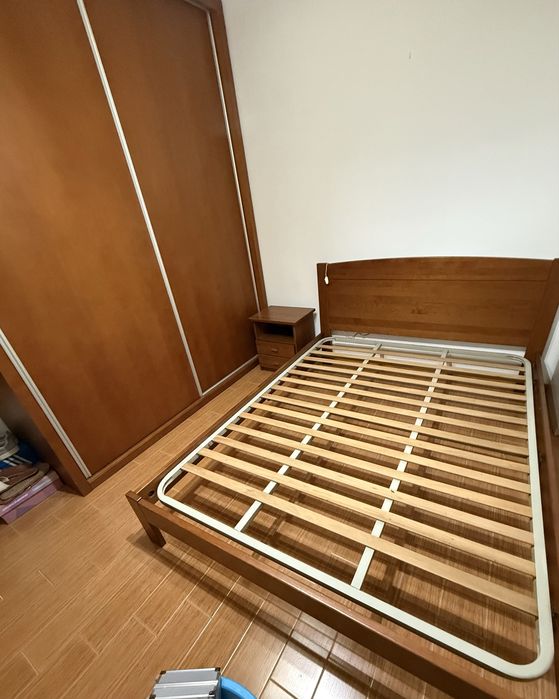 Cama com estrado