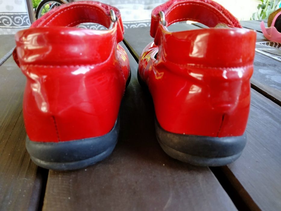 Buty dziewczęce lakierowane