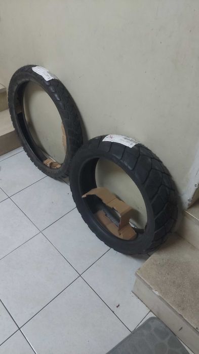 Par de Pneus Metzeler Tourance Novos