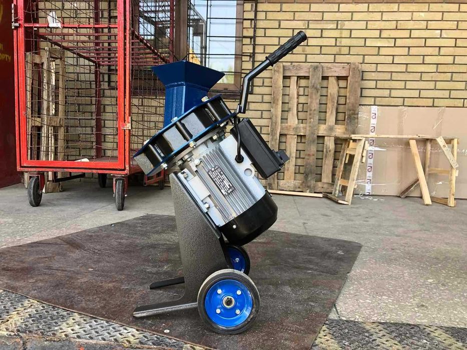 Rozdrabniacz gałęzi TRS. Rębak do drewna