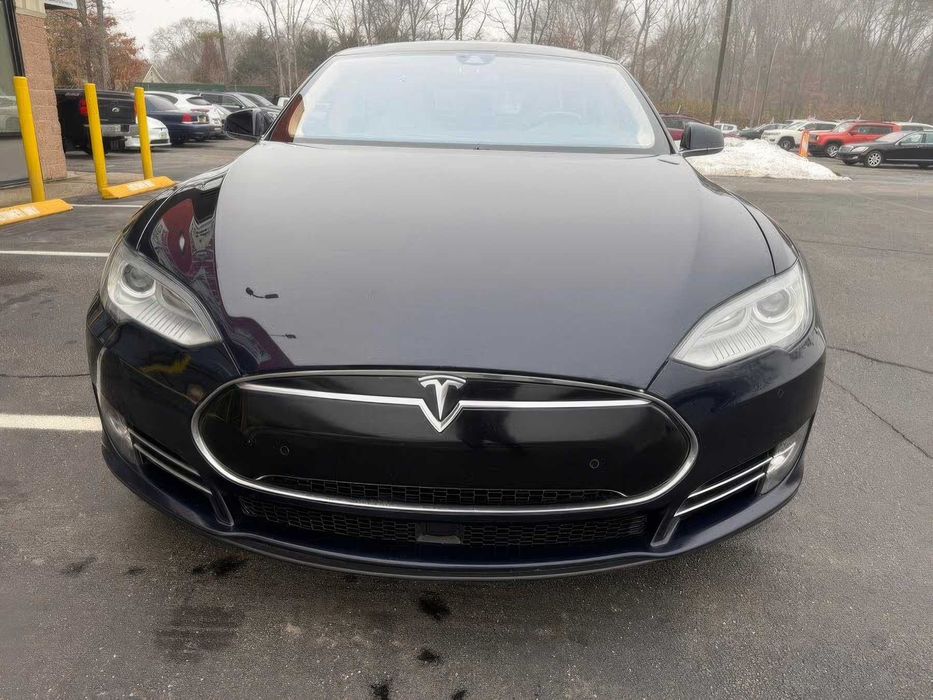 Tesla Model S      2018