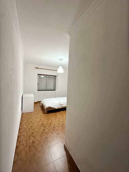 Aluga-se quarto em Carcavelos