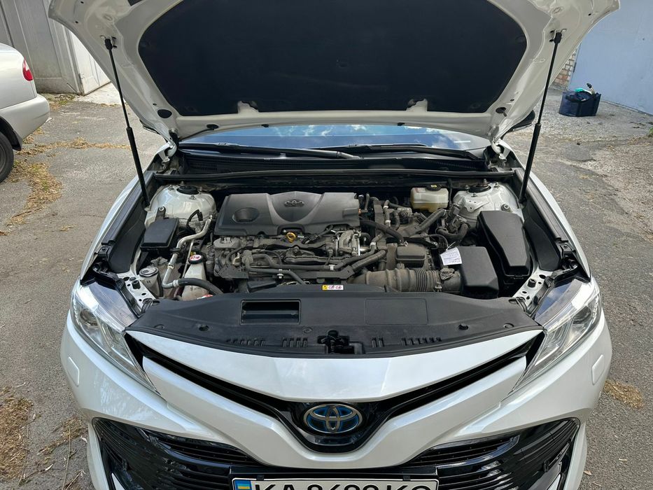 Toyota Camry 2020 гібрід