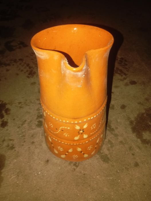 Vendo esta caneca muita bonita bom estado