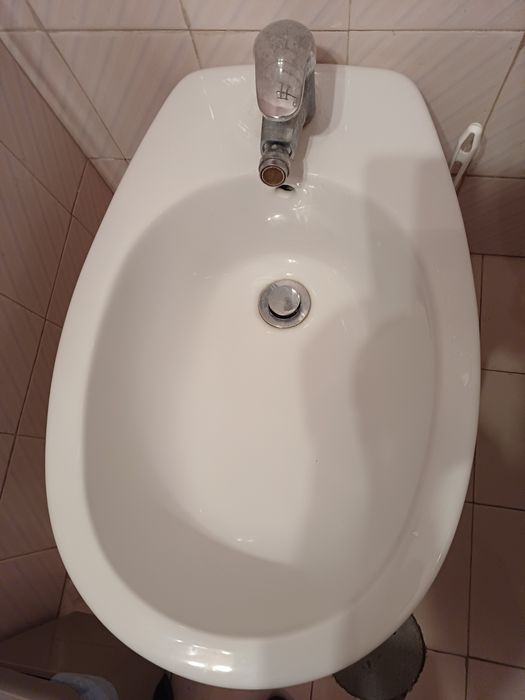 Vendo bidé e sanita completa em excelente estado  novíssima