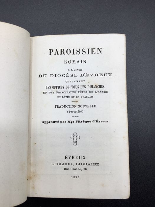 Biblia missal em material nobre