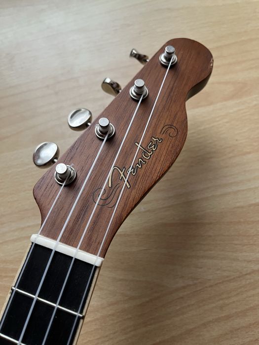 Укулеле Fender Zuma Concert + струни + тюнер-метроном