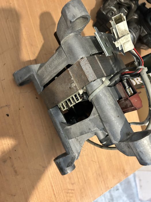 Двигатель на стиральную машинку