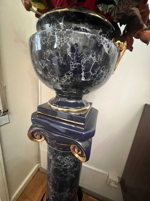 Conjunto Vaso Ornamental e Coluna em Cerâmica – Estilo Greco-Romano Luxo